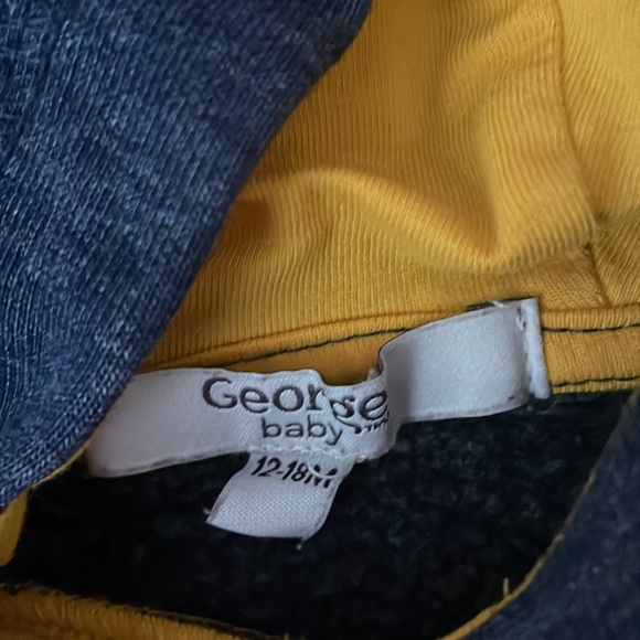 Sweater with A Hoodie - Picture 2 of 5